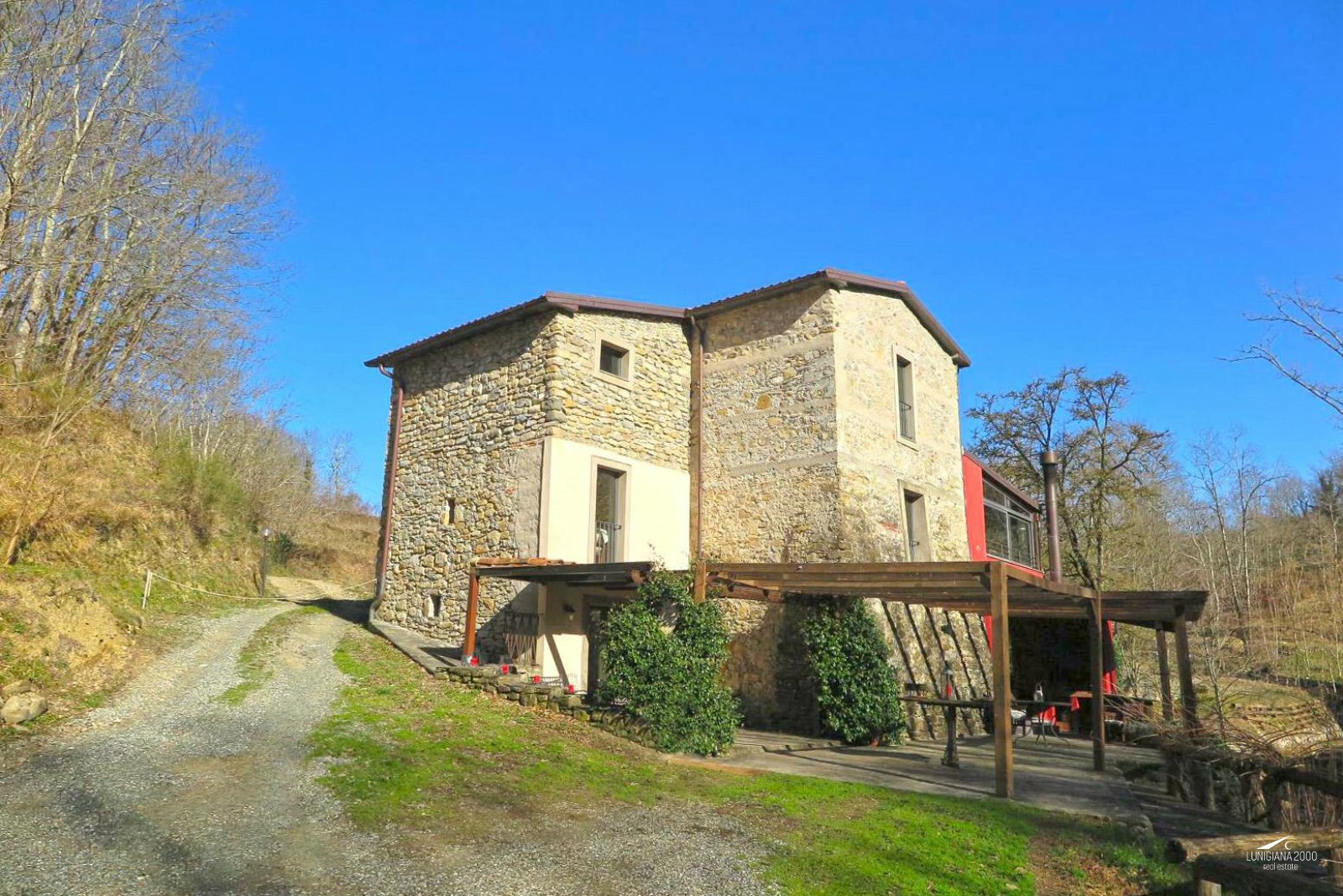 Caratteristico casale in pietra
