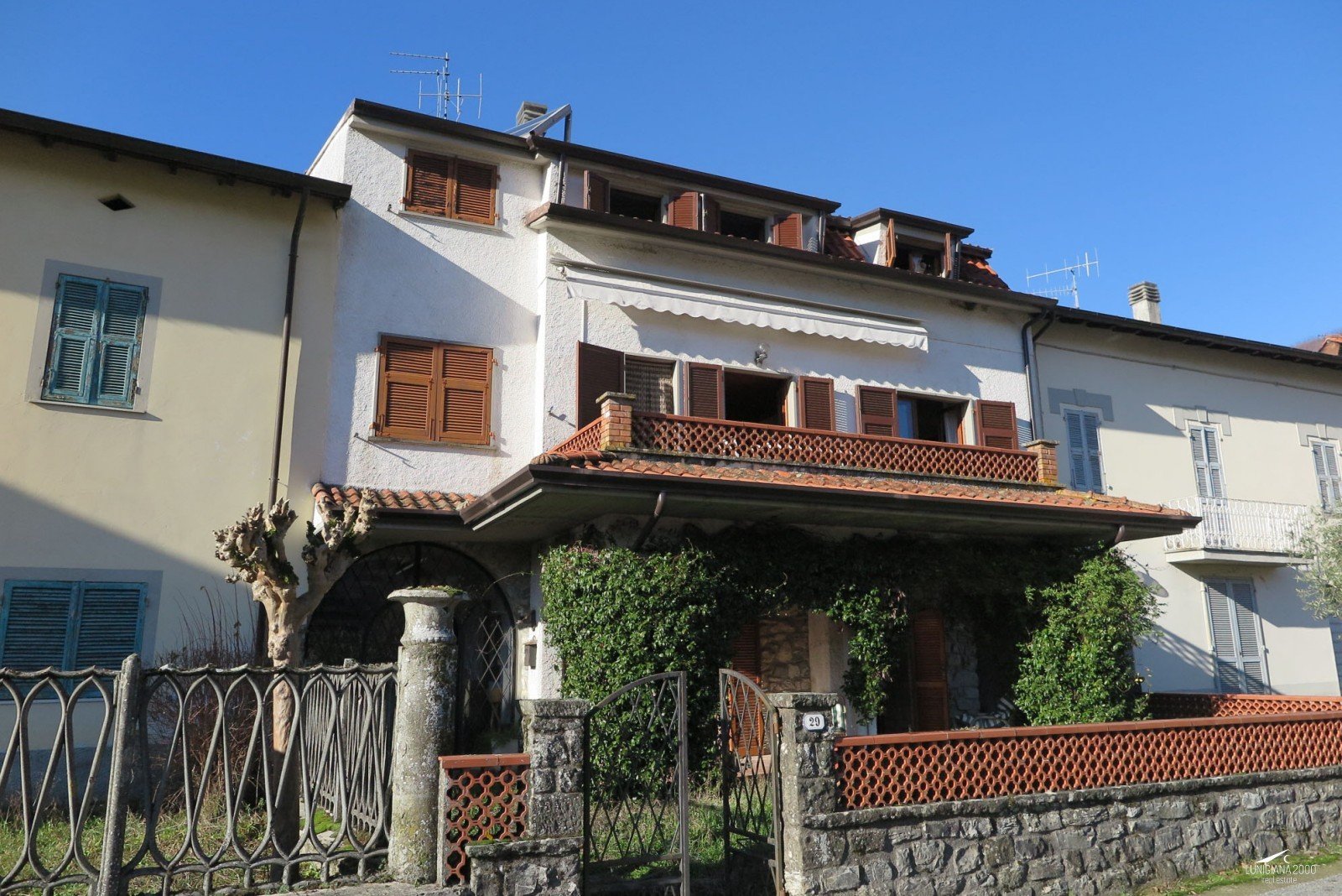 Casa terra tetto