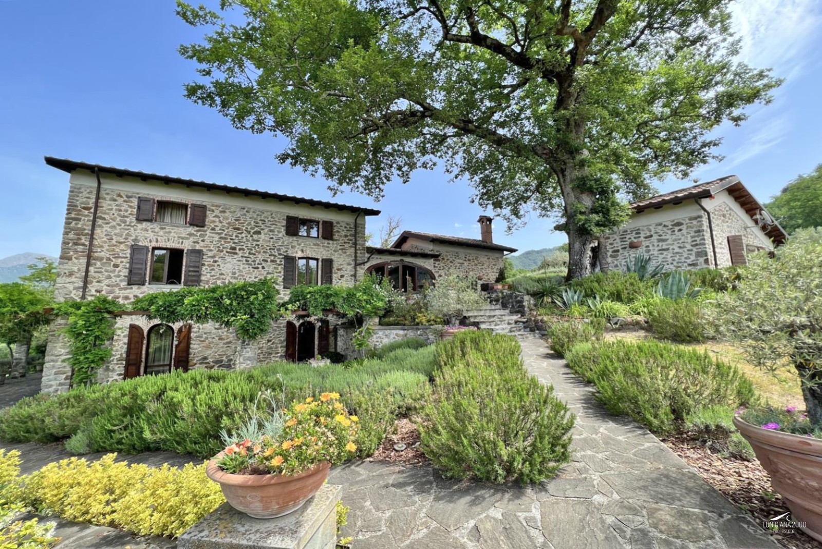 Casale in pietra ristrutturato