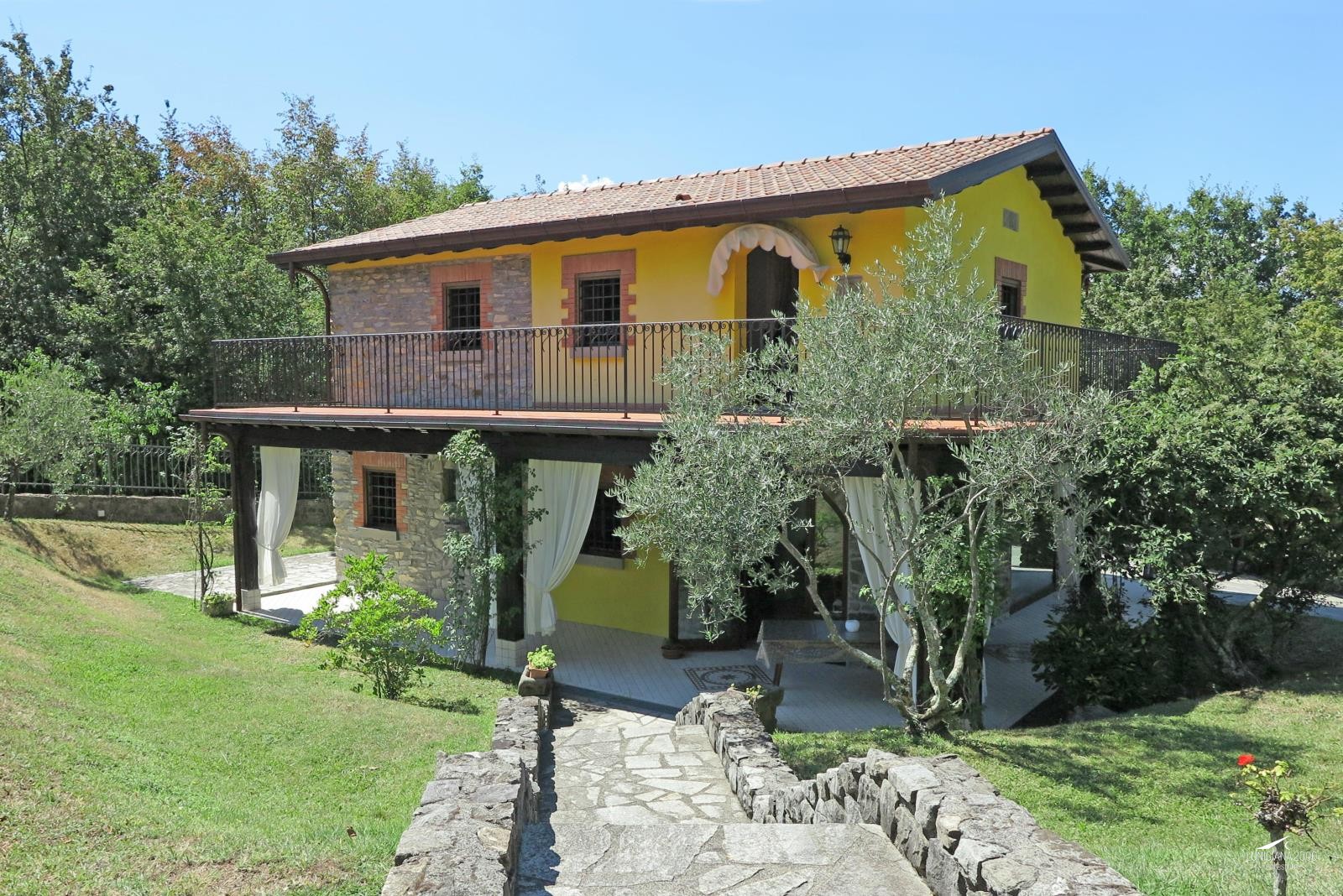 Casale ristrutturato in pietra