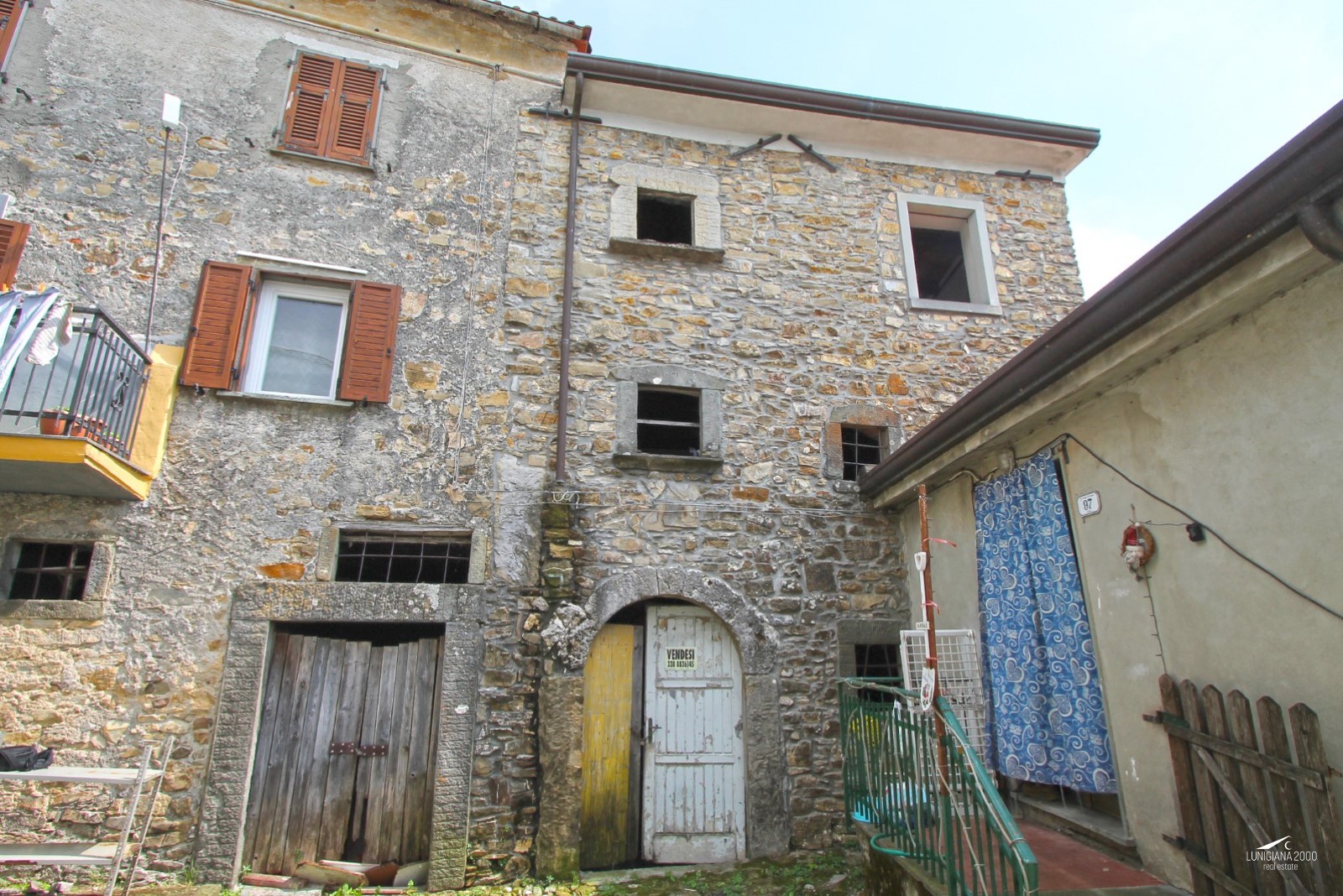 Casa in pietra nel borgo