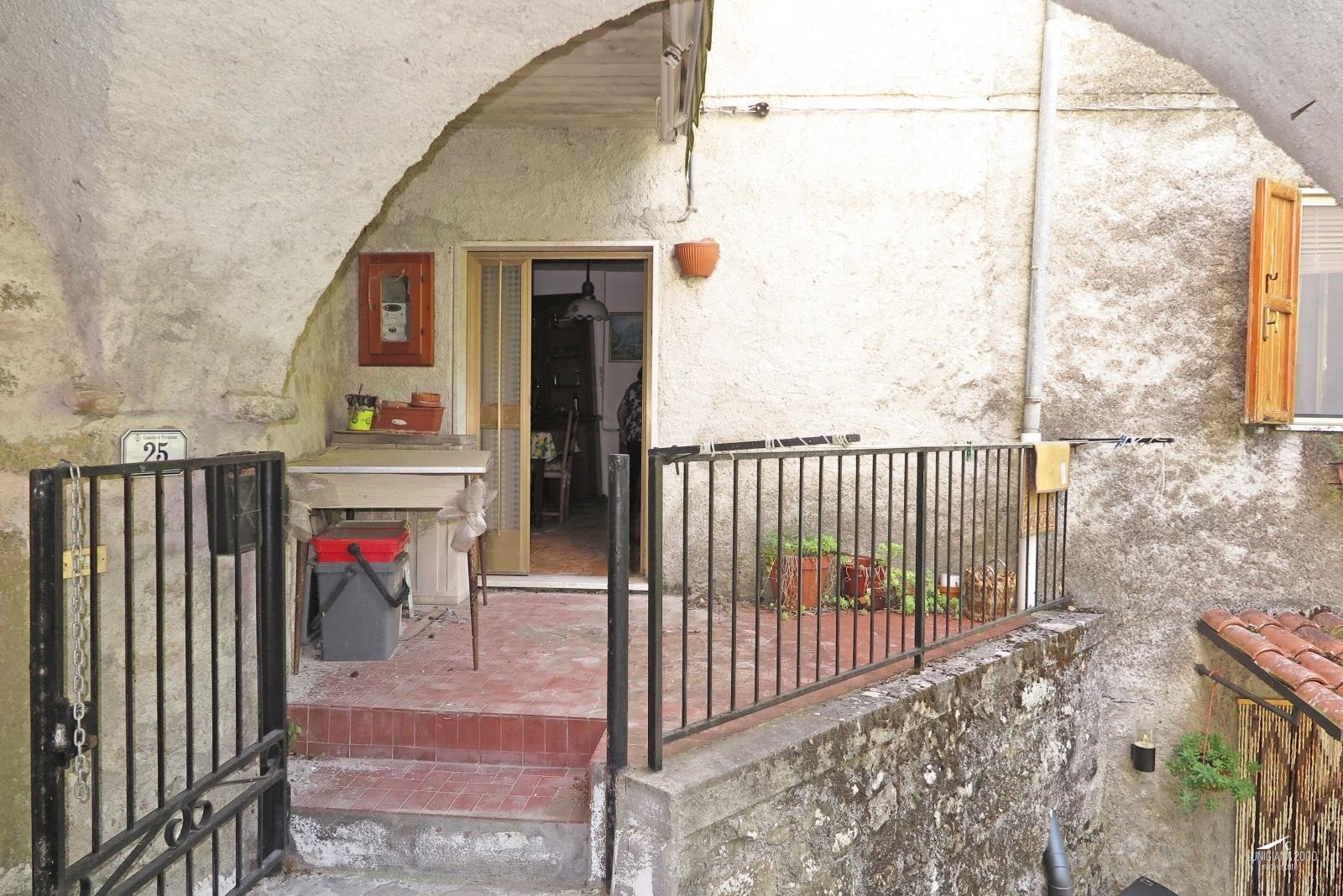 Casa nel borgo abitabile