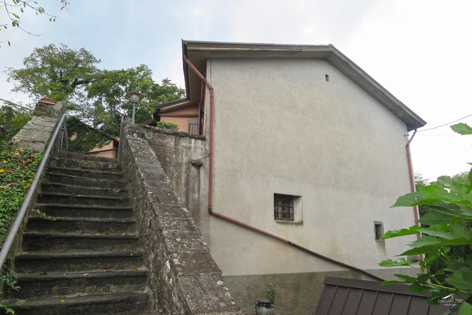 Casa libera su tre lati