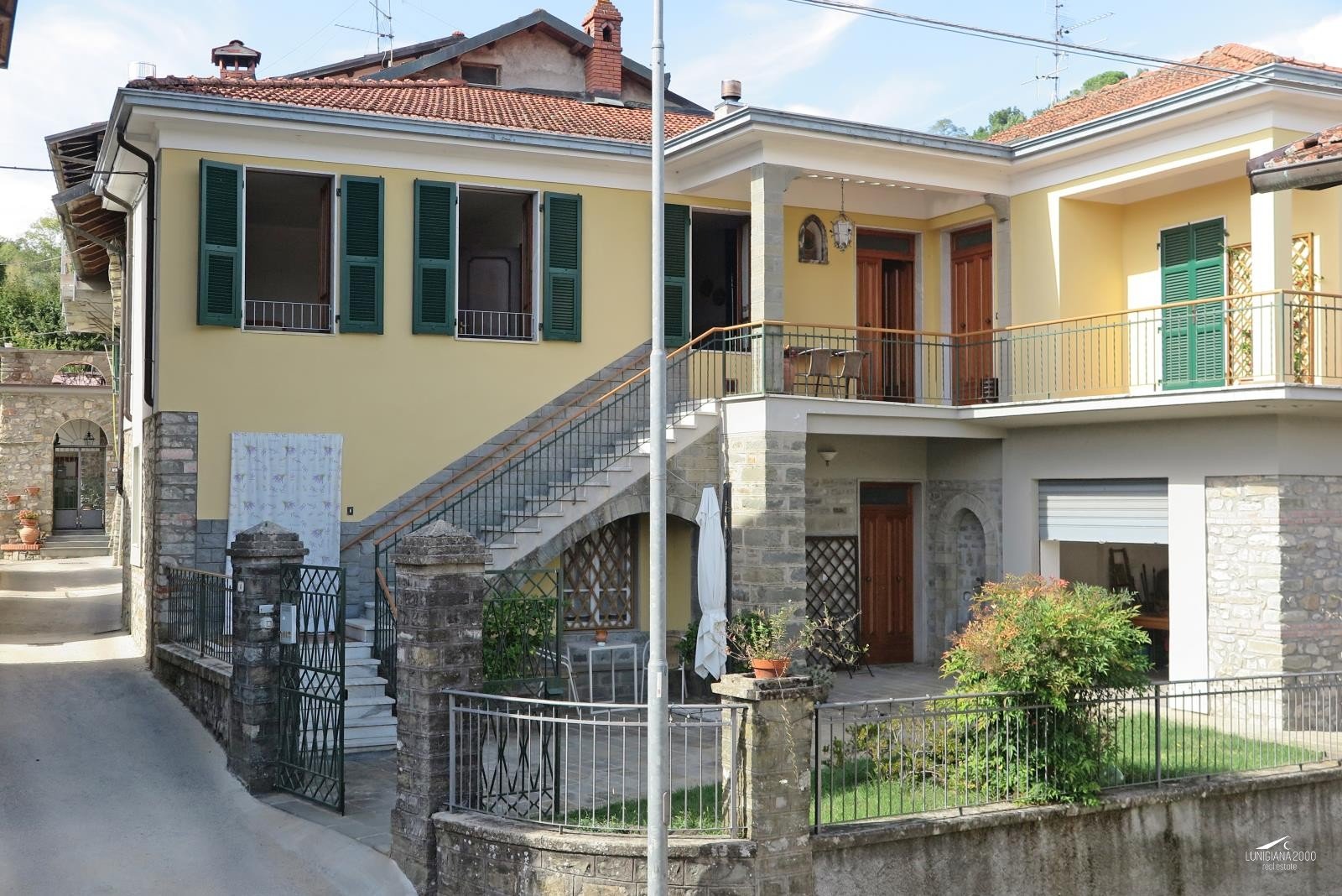 Casa libera su tre lati