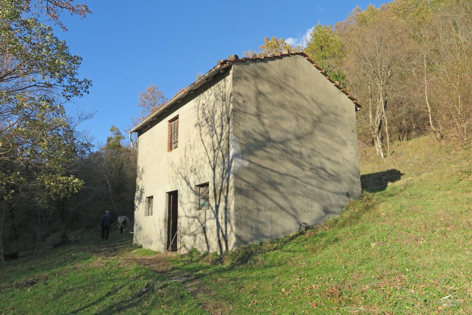 Rustico in pietra da ristrutturare