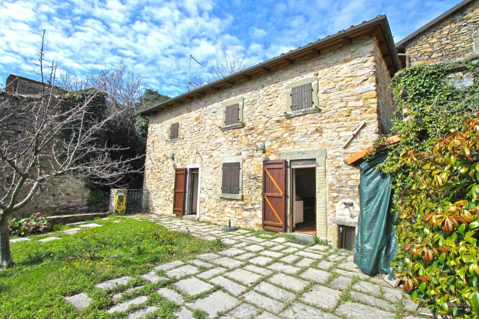 Casa indipendente in pietra