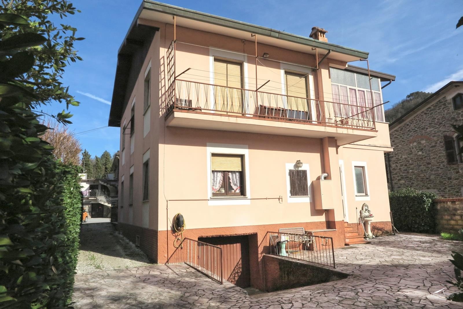 Villa su tre livelli