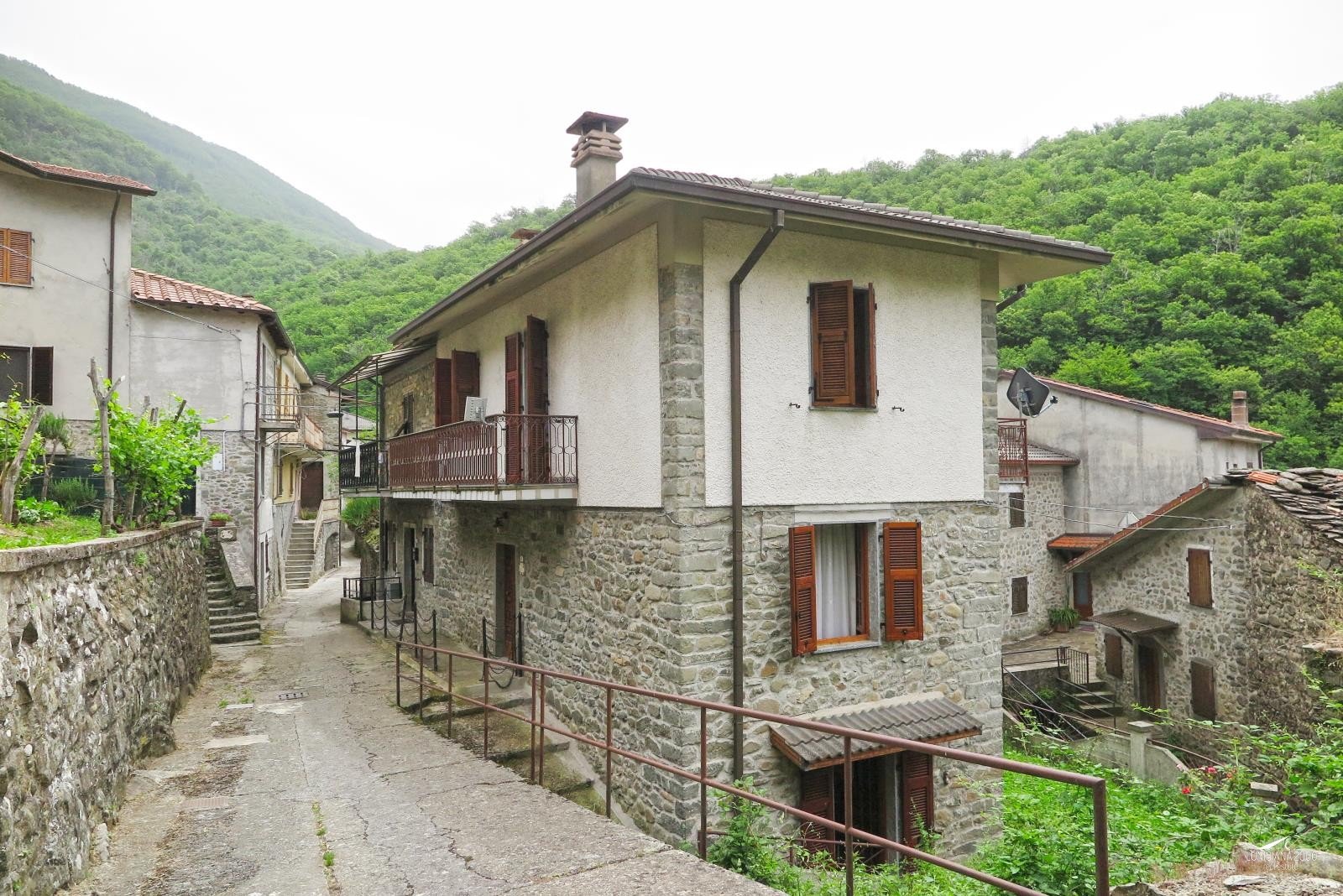 Casa libera su tre lati