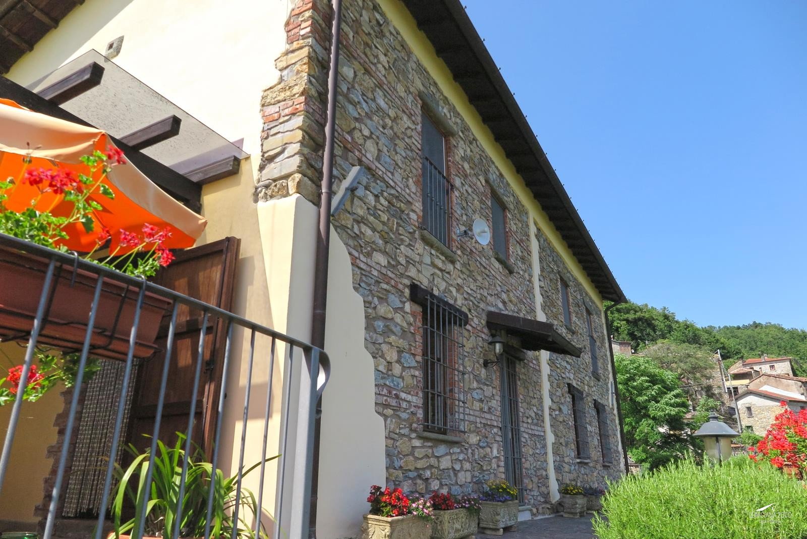 Casa indipendente in pietra ristrutturata