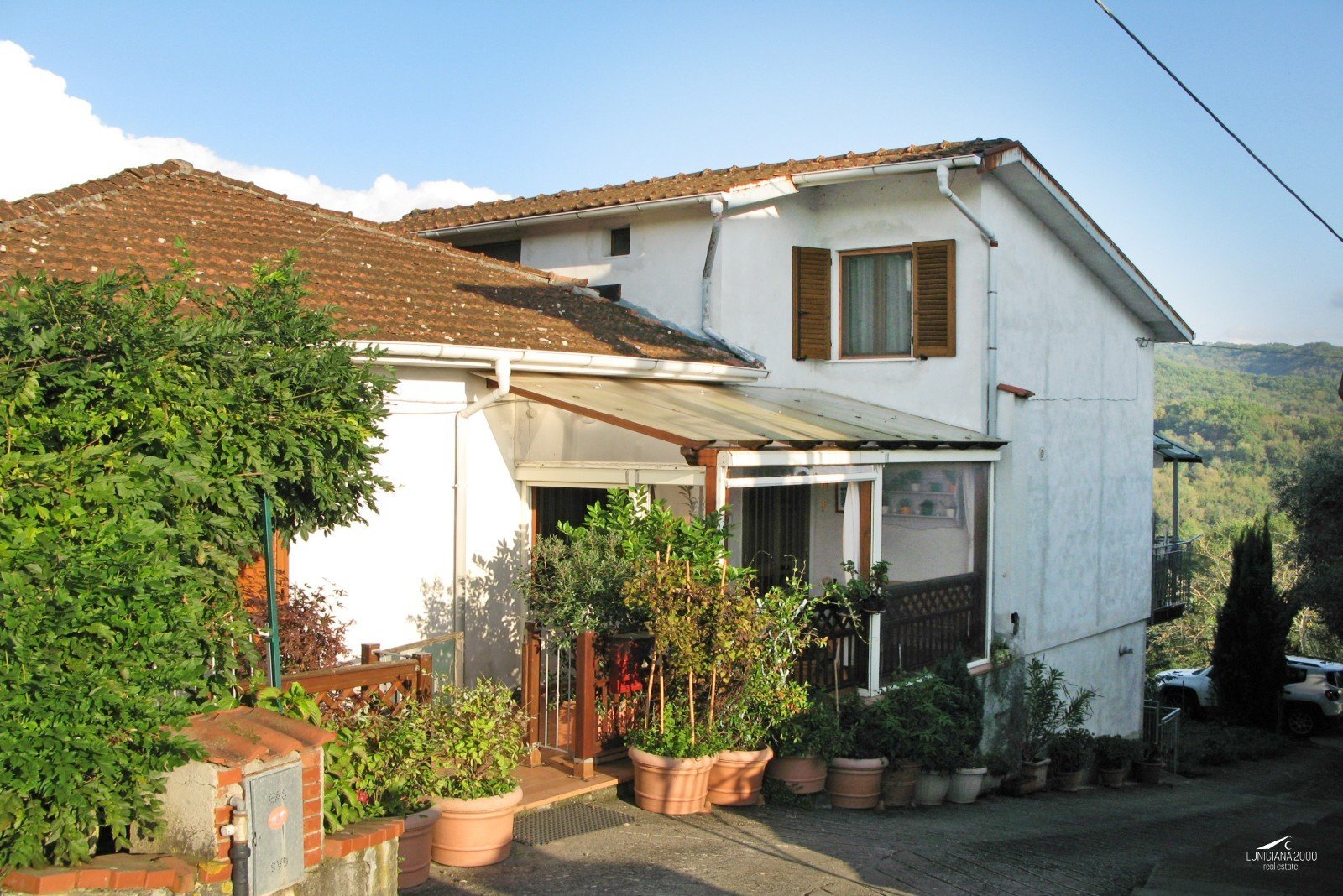 Casa libera su tre lati