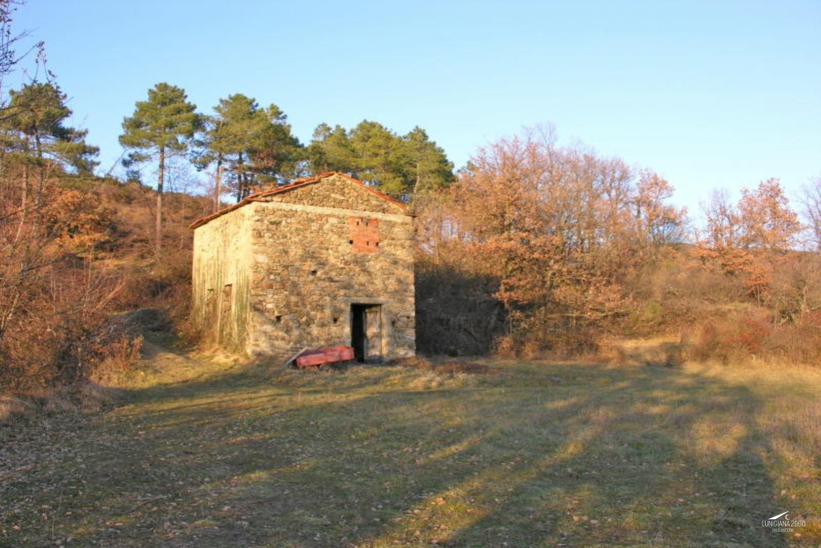 Rustico da ristrutturare con terreno