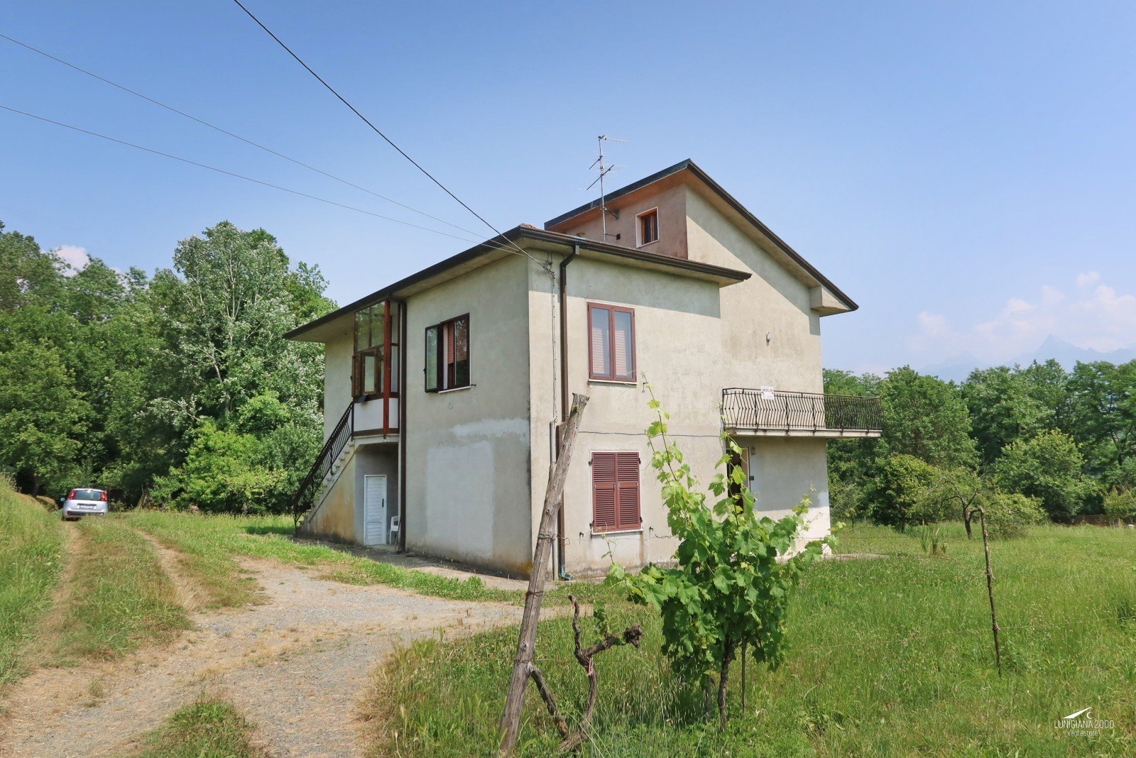 Casa indipendente bifamiliare