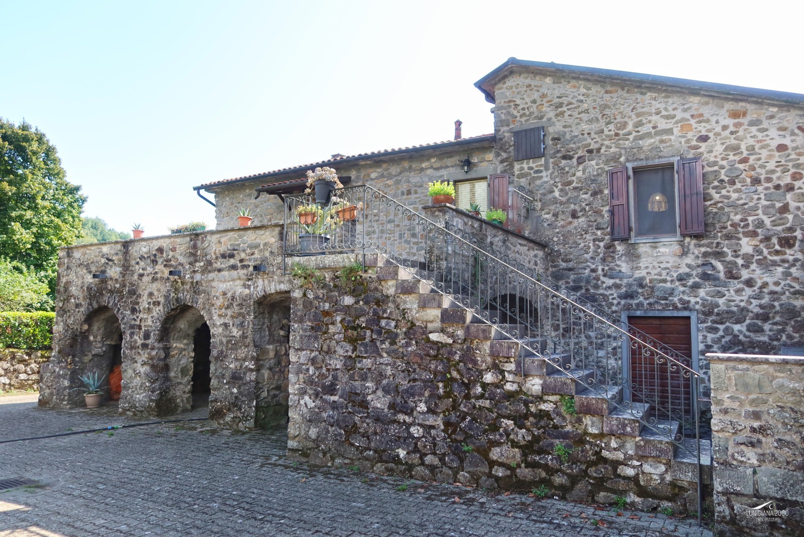 Caratteristico casale in pietra
