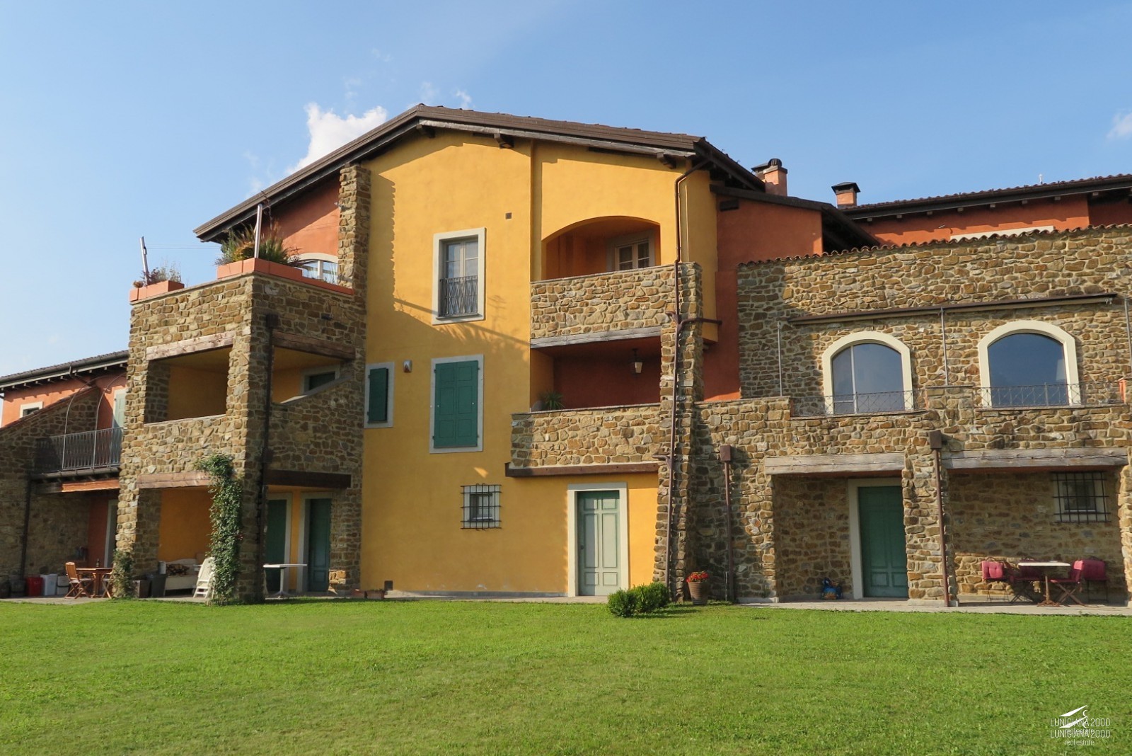 Casa signorile con giardino e piscina