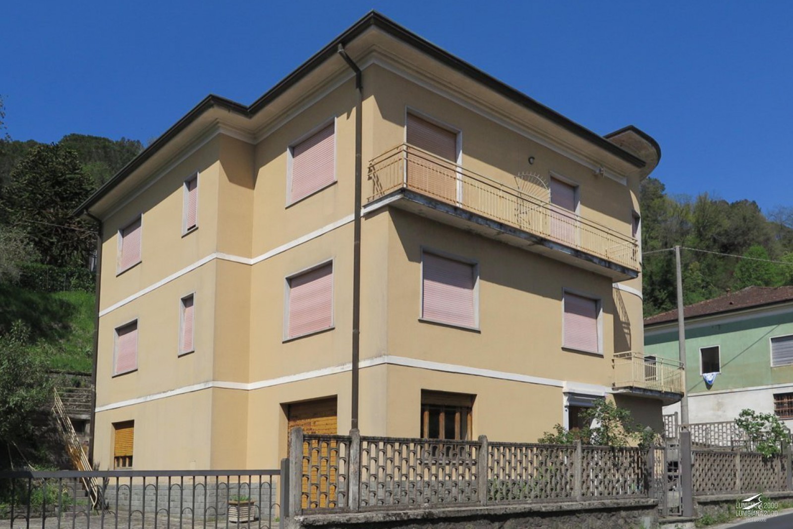Appartamento con corte e balcone