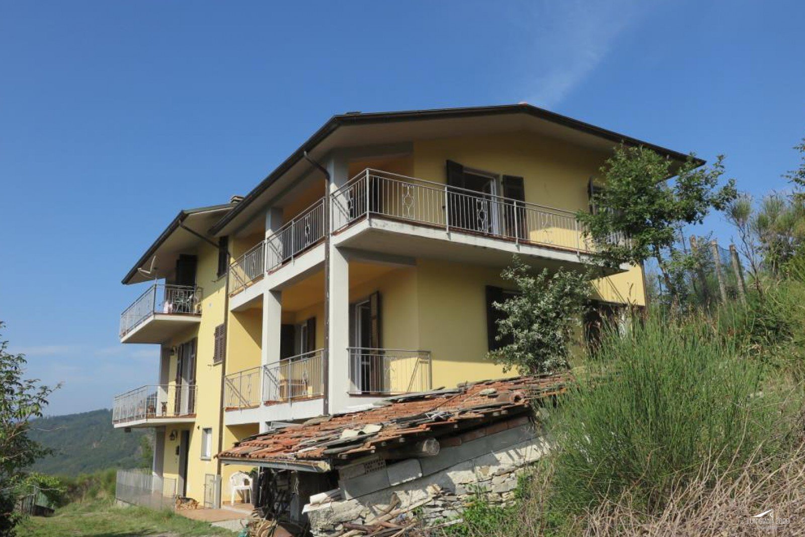 Casa libera su tre lati